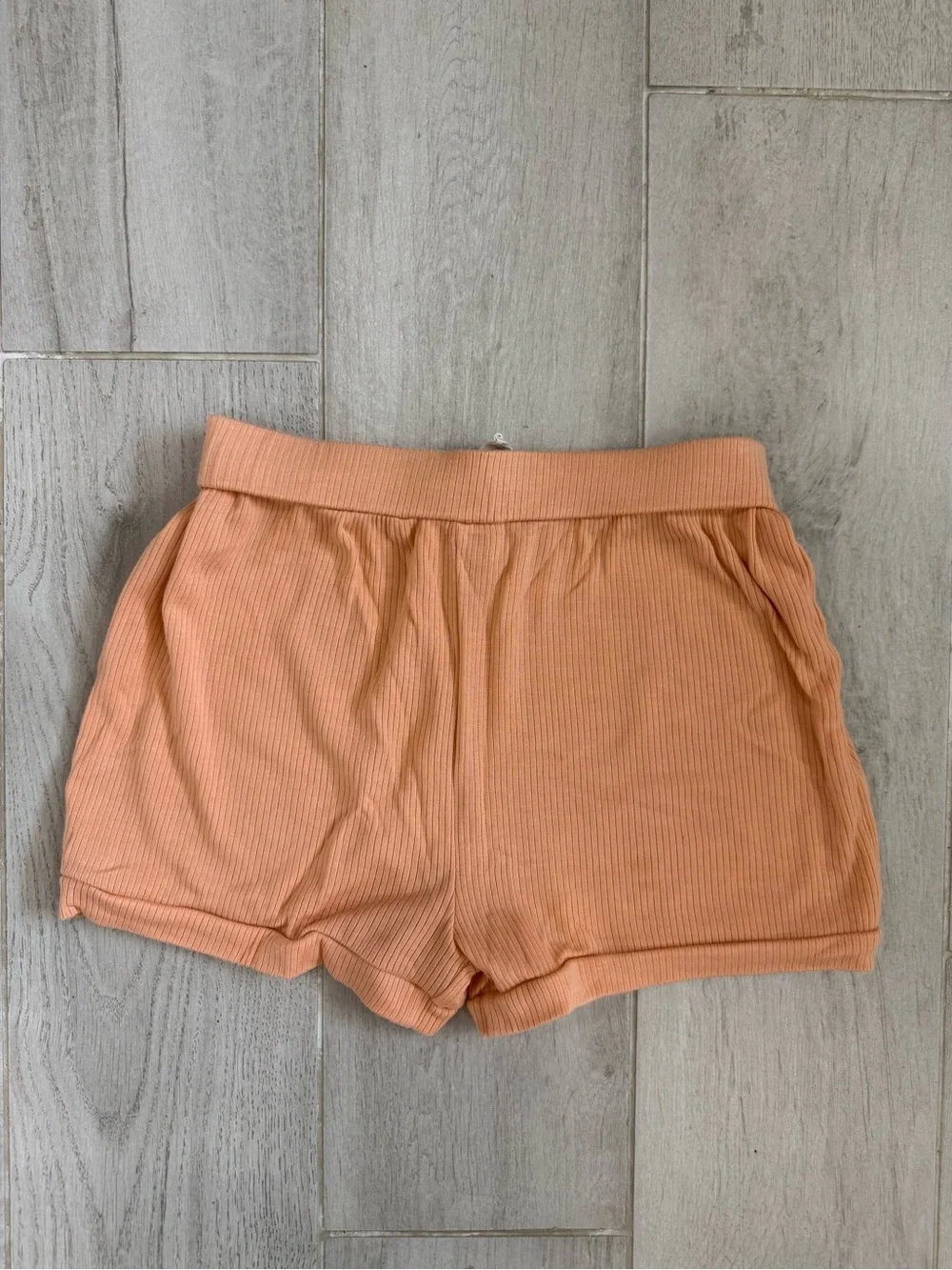 KATE QUINN Short Sleeve Topstitch Tee + Retro Shortie Short Set (Peach Quartz)